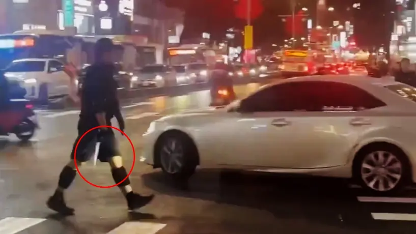 VIDEO / Terror en el metro de Taiwán: Ataque con cuchillo y bombas de humo deja 4 muertos