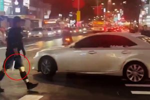 VIDEO / Terror en el metro de Taiwán: Ataque con cuchillo y bombas de humo deja 4 muertos