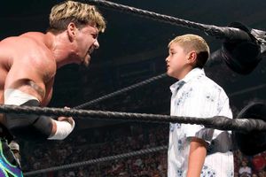 Dominik Mysterio niega a Rey Mysterio y se acuerda de Eddie Guerrero: "mi verdadero papá murió en 2005"