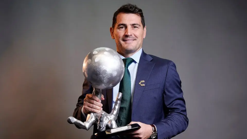 Iker Casillas calienta la Semifinal del Mundial entre Francia y España