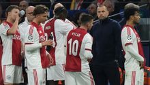 ¡Cambios en el Ajax! Heitinga fue despedido y se perfila el regreso de reconocido DT