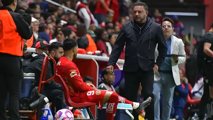 Pronóstico poco alentador: Antonio Mohamed revela gravedad de lesión de Alexis Vega