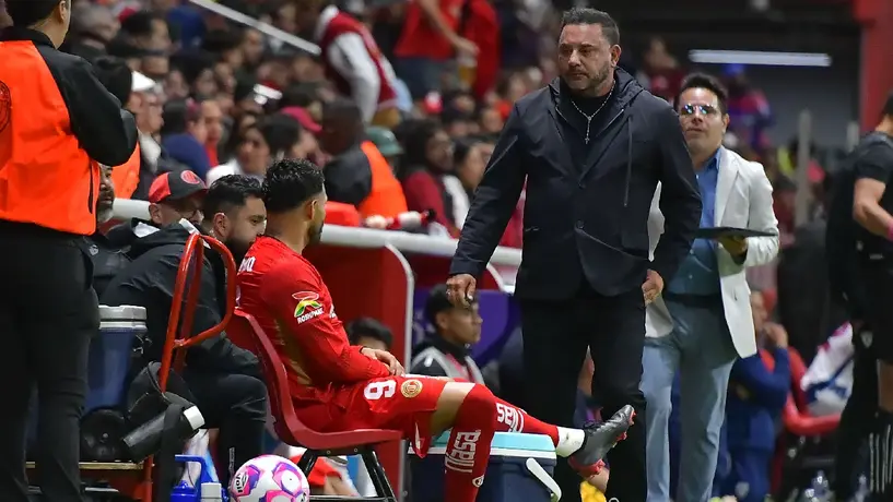 Pronóstico poco alentador: Antonio Mohamed revela gravedad de lesión de Alexis Vega