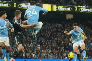 Foden salva al Manchester City con gol agónico ante Leeds United