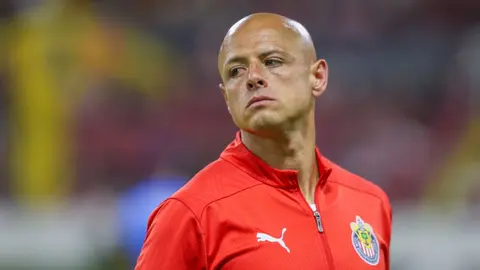 José Ramón Fernández 'defiende' a Chicharito: "Lo castigan de más por ser mexicano"
