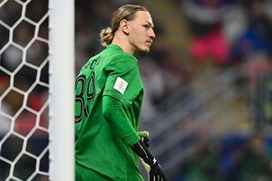 Safonov, arquero del PSG que paró cuatro penales frente al Flamengo, se fracturó la mano izquierda