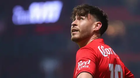 Porra del América provoca ‘destrozo’ en Mural del Toluca