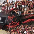 Caos en Río: hinchas de Flamengo chocan con la policía en caravana rumbo a la final de la Libertadores