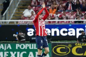 Hormiga González apunta a romper récord de Chicharito Hernández de Bicentenario 2010