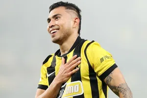 Orbelín Pineda encabeza la victoria por goleada del AEK de Athenas en la Liga de Grecia