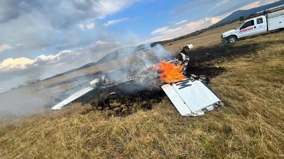Avioneta se desploma en Michoacán; hallan cuerpos calcinados y cinco personas heridas