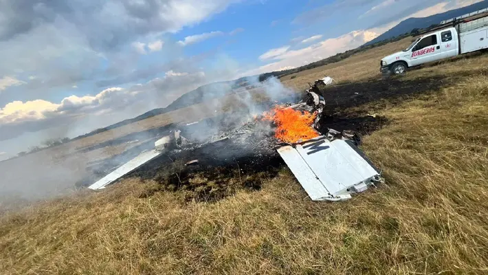 Avioneta se desploma en Michoacán; hallan cuerpos calcinados y cinco personas heridas