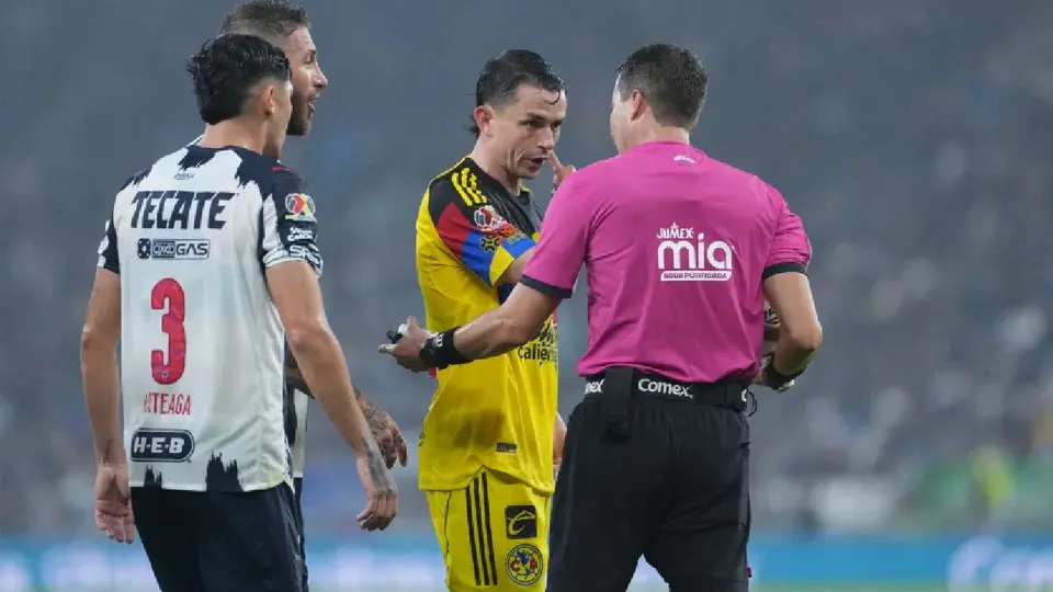 'América perdió por el arbitraje'; exárbitro de Liga MX criticó labor de silbante y VAR