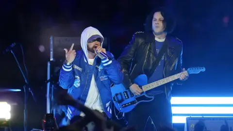 Jack White y Eminem sorprenden en la NFL con show en la derrota de Lions ante Packers