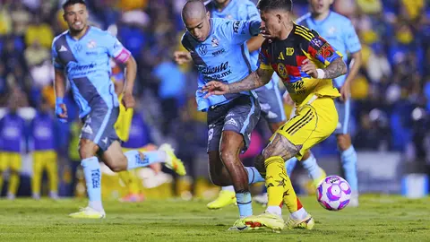 Álvaro de la Rosa cometió penal contra América en el partido del Apertura 2025 | IMAGO 7