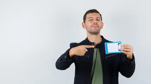 Las autoridades dijeron que la cédula solo servirá como identificación de los estudios profesionales / FREEPIK
