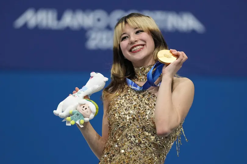 Alysa Liu presume su medalla tras la prueba de programa libre en patinaje artístico | AP