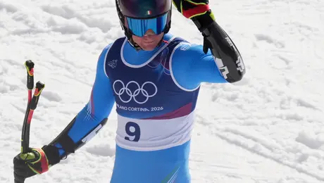 El hermano de esquiador fallecido arremete contra el medallista de plata; se enfrenta a acusaciones