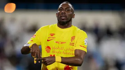 Julián Quiñones se luce con hat-trick en la victoria de Al-Qadisiya ante Al-Okhdood y empata a CR7 en la tabla de goleo
