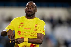 Julián Quiñones se luce con hat-trick en la victoria de Al-Qadisiya ante Al-Okhdood y empata a CR7 en la tabla de goleo