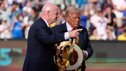 Gianni Infantino y Donald Trump en la ceremonia de premiación del Mundial de Clubes 2025 | MEXSPORT