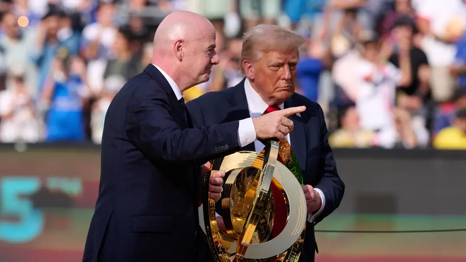 Gianni Infantino y Donald Trump en la ceremonia de premiación del Mundial de Clubes 2025 | MEXSPORT