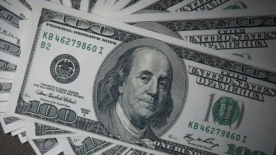 Es buen momento para comprar dólares o cambiar, según tus intereses / FREEPIK