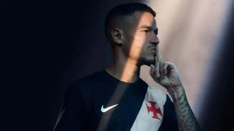 Coutinho en su presentación con e l Vasco | AP