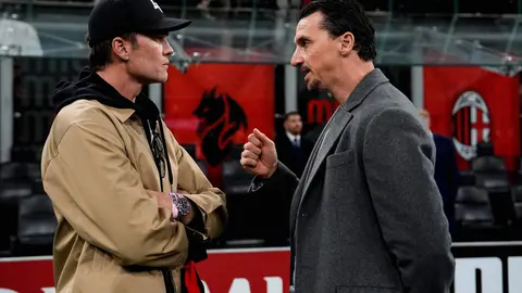 Tom Brady en plática con Ibrahimovic en San Siro | AP