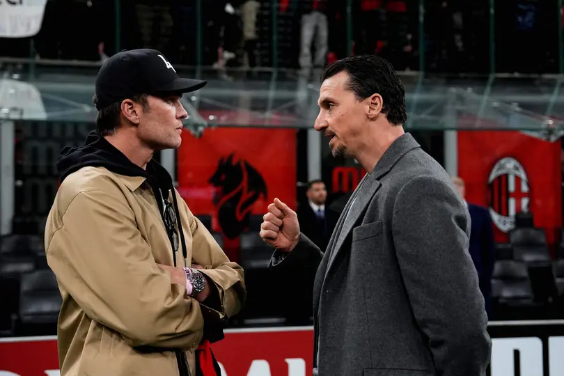 Tom Brady en plática con Ibrahimovic en San Siro | AP