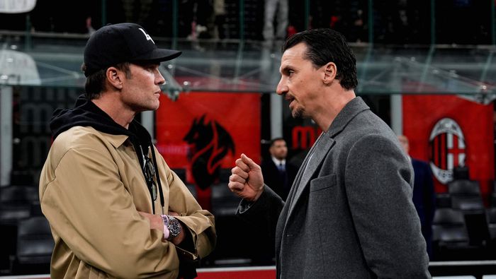 Tom Brady en plática con Ibrahimovic en San Siro | AP