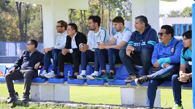 Víctor Velázquez visita La Noria previo al encuentro entre Cruz Azul y Chivas
