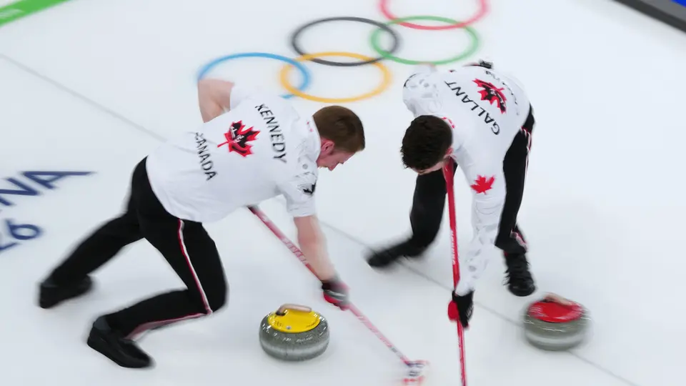 Jugadores de Canadá en la competencia de curling | AP