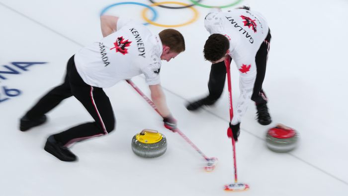 Jugadores de Canadá en la competencia de curling | AP