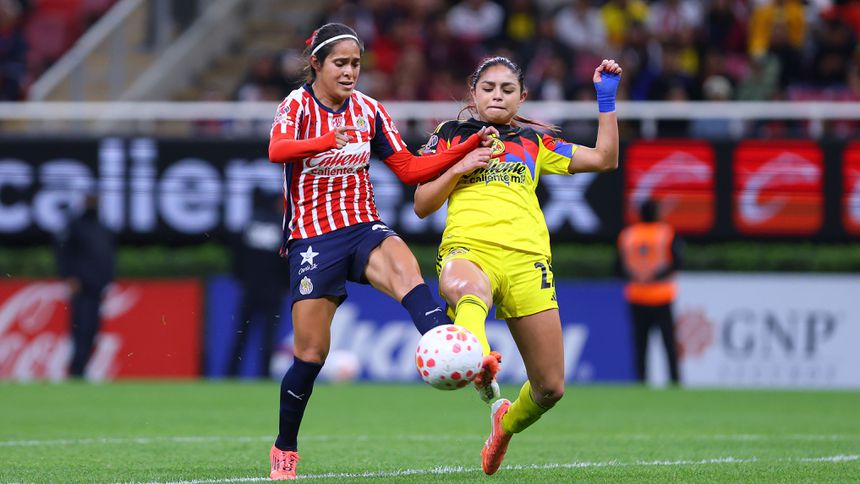 Joseline Montoya y Jana Gutiérrez en el partido de ida de la Semifinal del Apertura 2025 | IMAGO 7