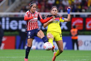 Joseline Montoya y Jana Gutiérrez en el partido de ida de la Semifinal del Apertura 2025 | IMAGO 7