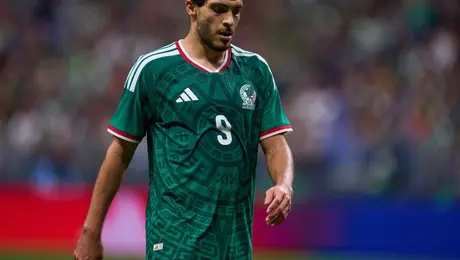 “Raúl Jiménez es nuestro delantero titular”: exjugadores del Tri piden que lidere el ataque en el Mundial