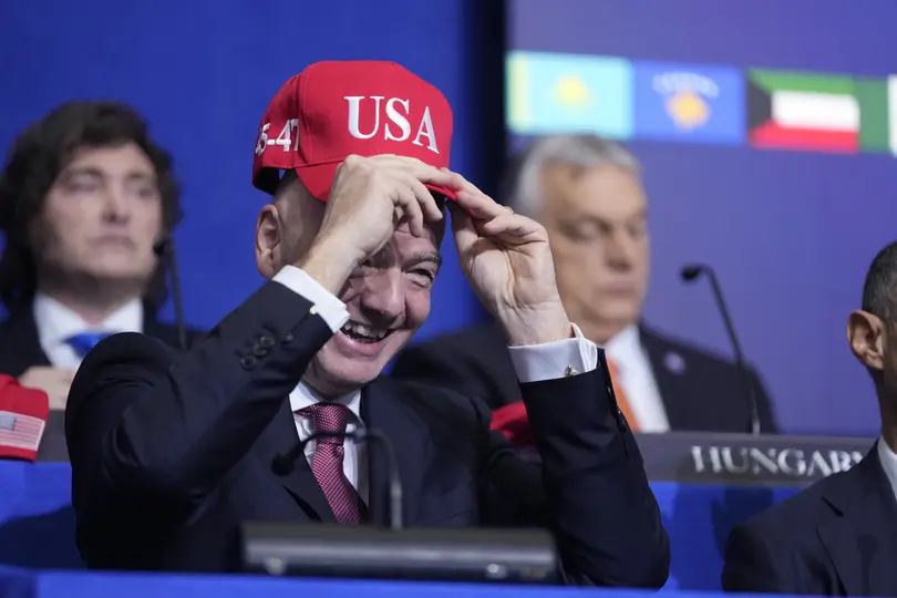 Trump con una gorra de Estados Unidos durante la presentación de la Junta por la Paz | AP