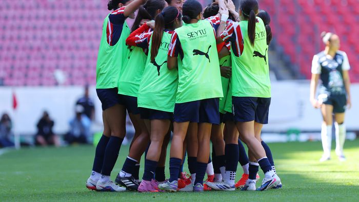 Jugadoras de Chivas en celebración en el Clausura 2026 de la Liga MX Femenil | IMAGO 7