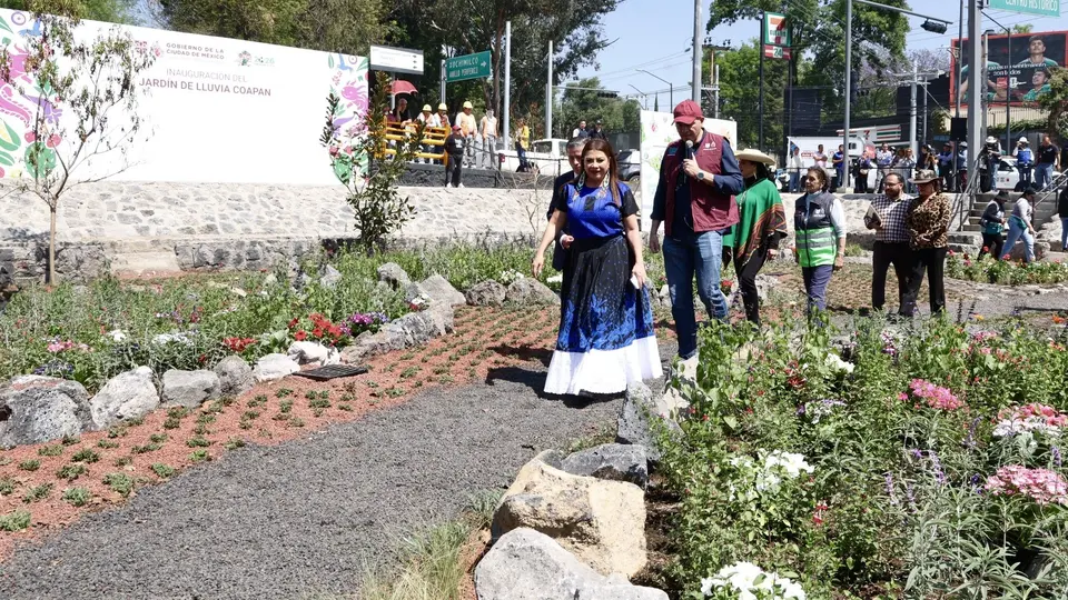 La obra permite captar e infiltrar millones de litros de agua de lluvia al subsuelo. / @ClaraBrugadaM