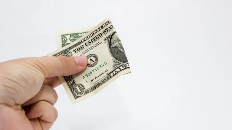 Es buen momento para comprar dólares o cambiar, según tus intereses / FREEPIK