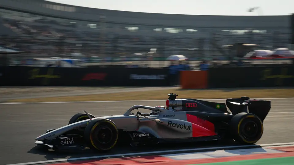 Nico Hulkenberg, conduce su coche durante la sesión de clasificación previa al Gran Premio de China | AP