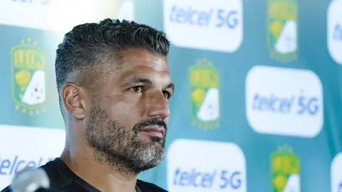Javier Gandolfi  en su presentación como DT del León l X: @clubleonfc