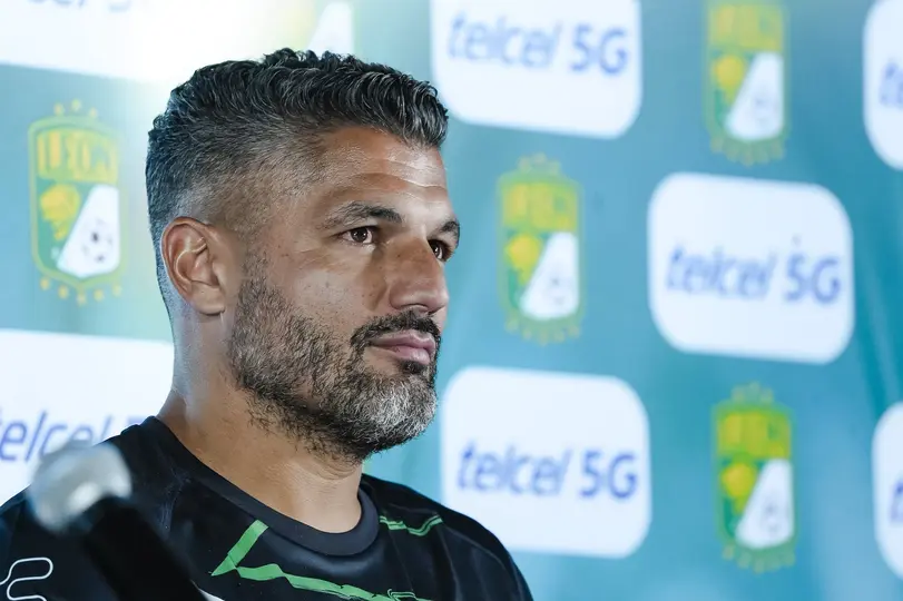 Javier Gandolfi  en su presentación como DT del León l X: @clubleonfc