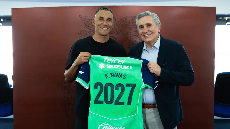 Keylor Navas se mantiene por un año más en el club auriazul | X: @PumasMX