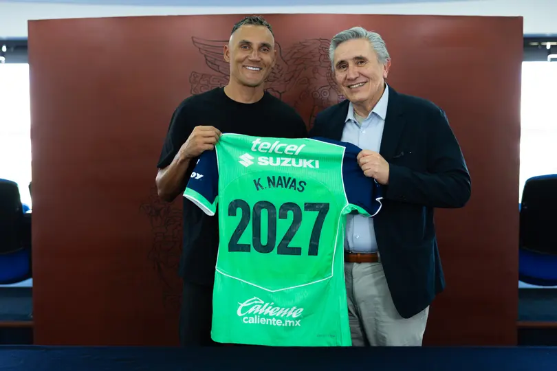 Keylor Navas se mantiene por un año más en el club auriazul | X: @PumasMX