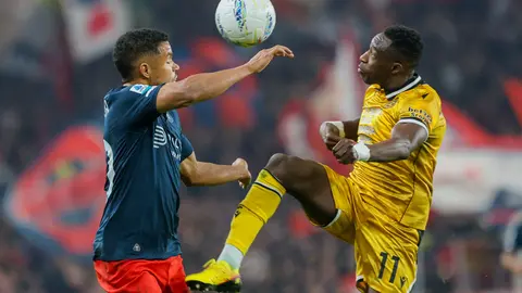 Pelea de balón Genoa vs Udinese l AP