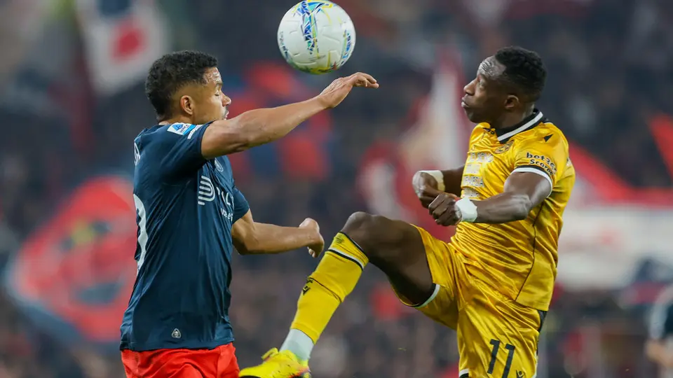 Pelea de balón Genoa vs Udinese l AP