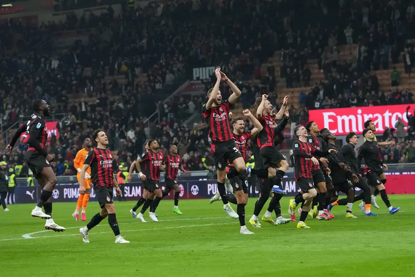 AC Milán celebra tras vencer al Inter de Milán l AP