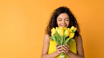 Flores amarillas el 21 de marzo: el verdadero significado detrás de esta tradición viral